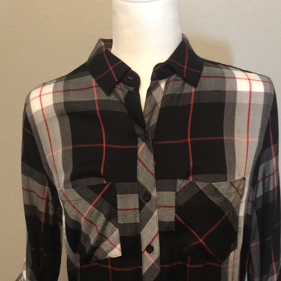 Plaid top with rolled and buttoned sleeves. - Picture 2 of 5